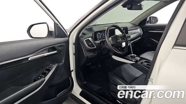 Kia Seltos 2023 — Şəkil 10/20