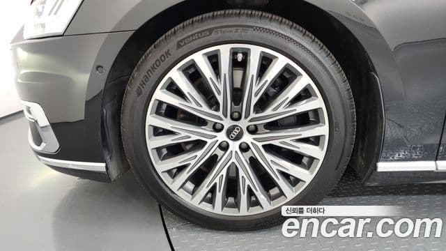 Audi A8 2021 — ფოტო 4/20