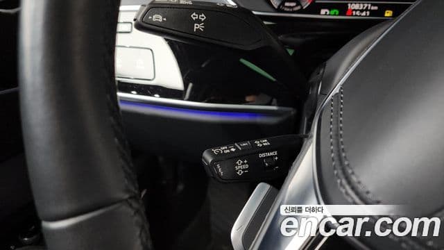 Audi A8 2021 — ფოტო 18/20