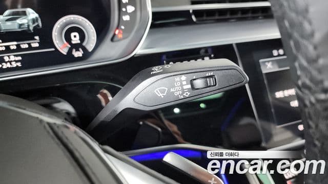 Audi A8 2021 — Photo 17/37