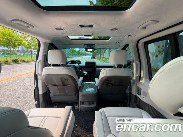 Hyundai Staria 2025 — Photo 16/16
