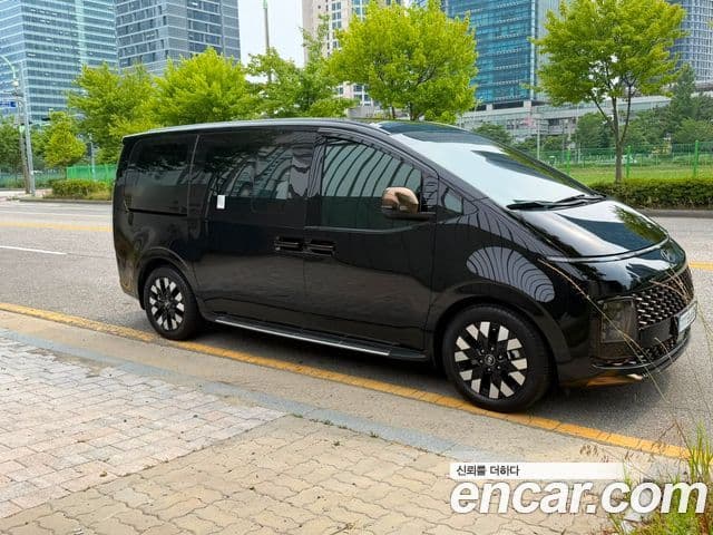 Hyundai Staria 2025 — ფოტო 13/16