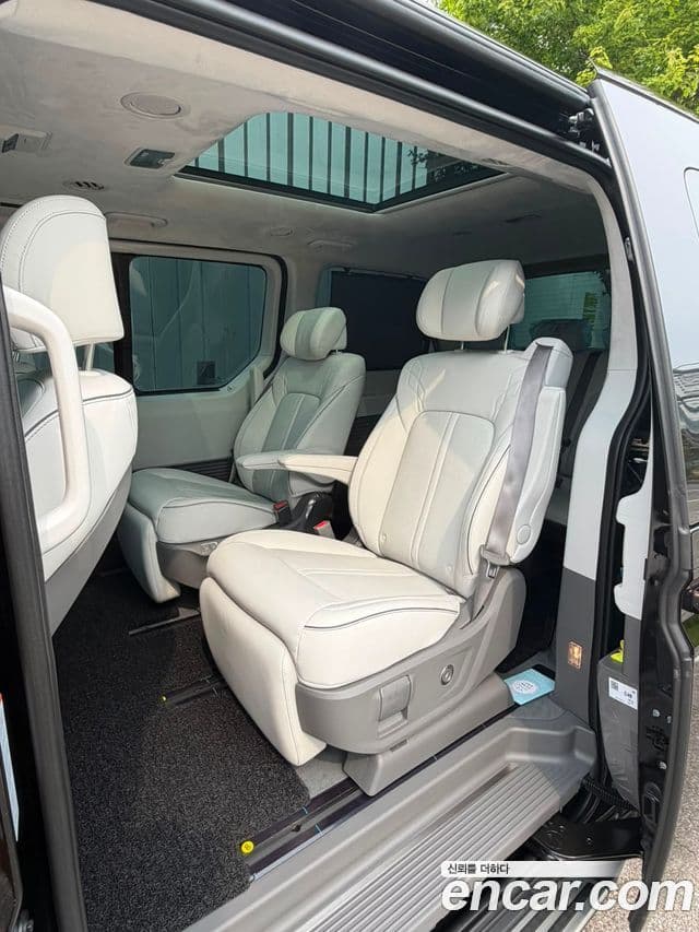 Hyundai Staria 2025 — ფოტო 14/16
