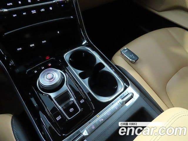 Kia Carnival 2022 — Фото 8/20
