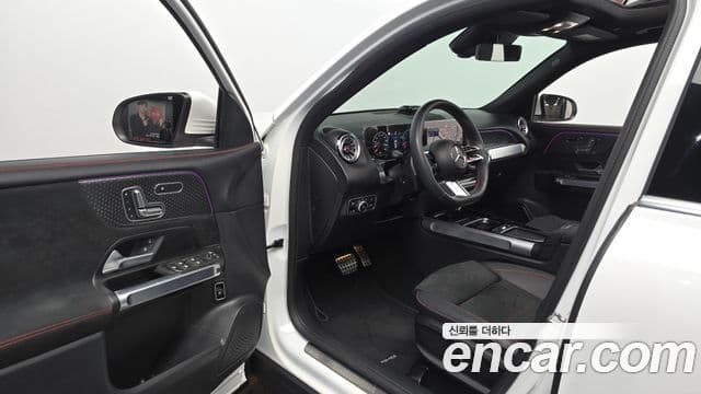 Mercedes-Benz GLB-Class 2025 — Фото 10/20