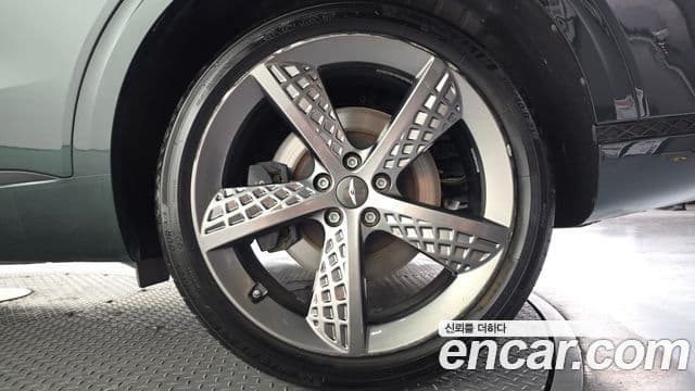 Genesis GV70 2023 — ფოტო 18/37