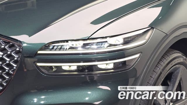 Genesis GV70 2023 — ფოტო 19/37