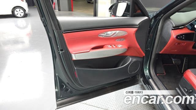 Genesis GV70 2023 — ფოტო 2/37
