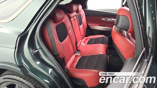 Genesis GV70 2023 — ფოტო 28/37
