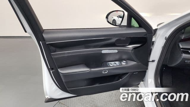 Genesis G90 2022 — Photo 17/37