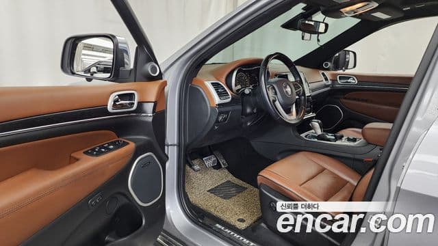 Jeep Grand Cherokee 2020 — Şəkil 10/20