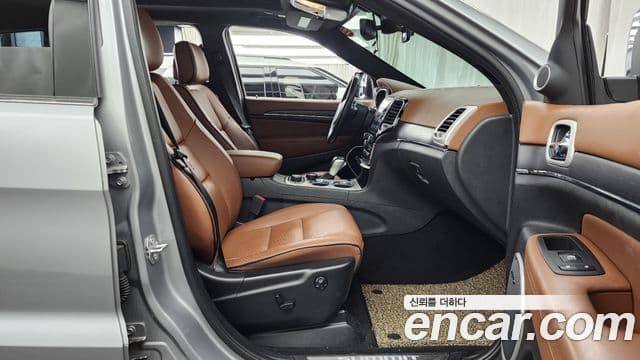 Jeep Grand Cherokee 2020 — Şəkil 11/20