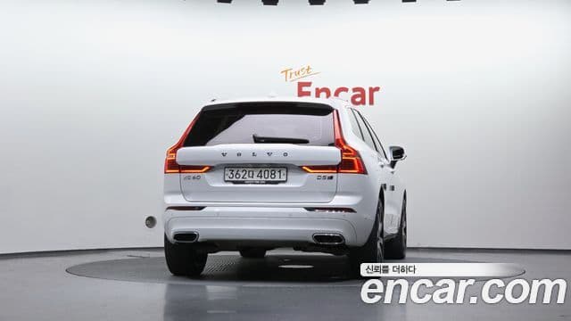 Volvo XC60 2020 — Photo 18/32