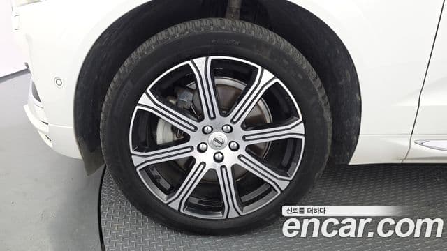 Volvo XC60 2020 — Photo 3/32