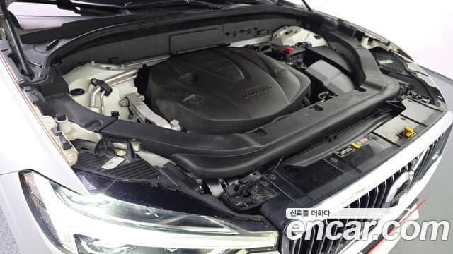 Volvo XC60 2020 — Photo 19/32