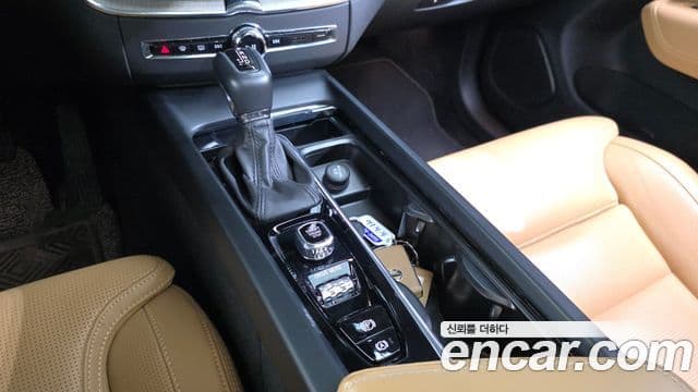 Volvo XC60 2020 — Şəkil 8/20