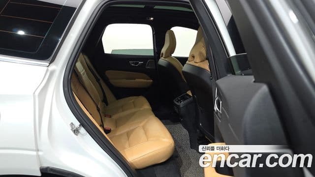 Volvo XC60 2020 — Şəkil 12/20
