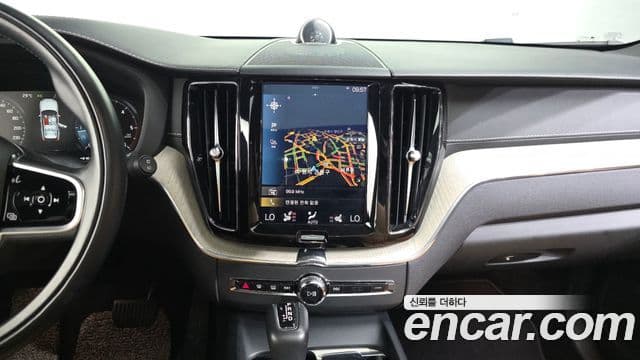 Volvo XC60 2020 — Şəkil 14/20