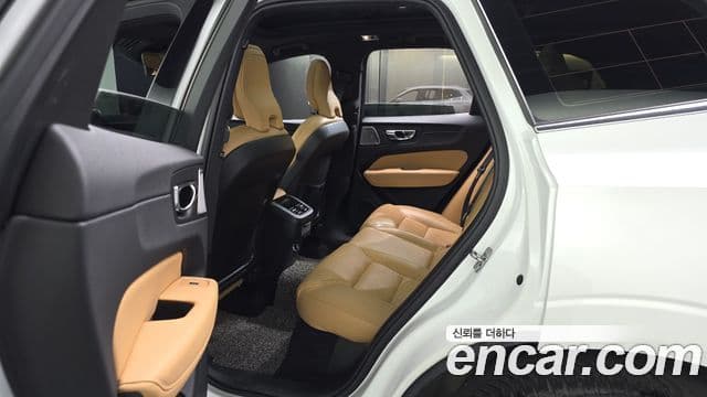 Volvo XC60 2020 — Photo 6/32