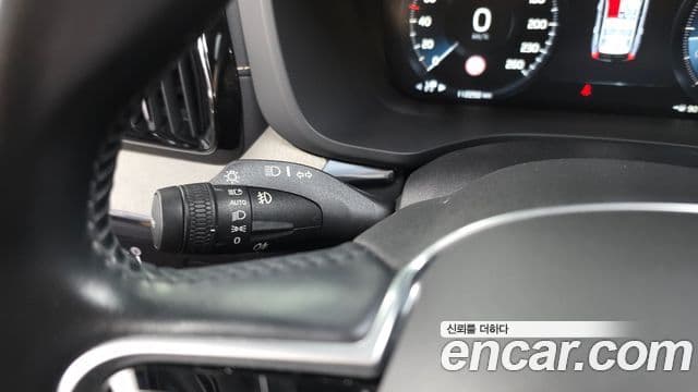 Volvo XC60 2020 — Photo 25/32