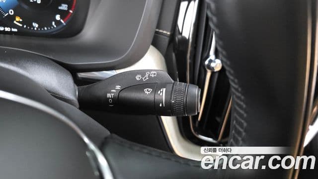 Volvo XC60 2020 — Photo 26/32