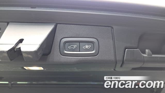 Volvo XC60 2020 — Photo 23/32
