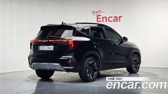 Kia Seltos 2022 — ფოტო 2/20