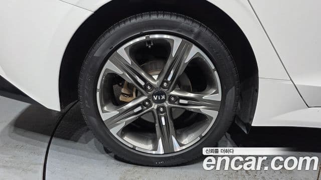 Kia K5 2021 — ფოტო 5/20