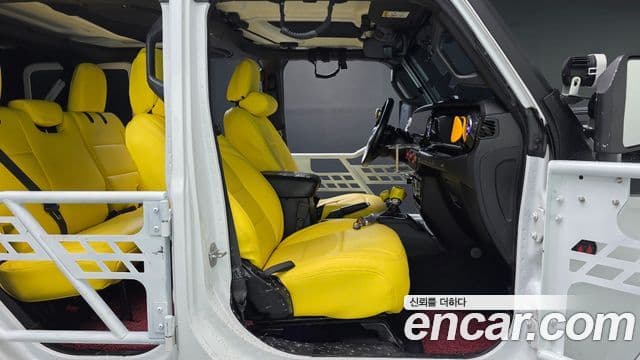 Jeep Wrangler 2020 — Şəkil 27/32