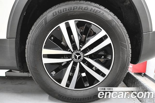 Mercedes-Benz GLB-Class 2021 — Photo 9/20