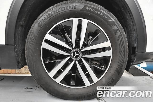 Mercedes-Benz GLB-Class 2021 — Photo 4/20