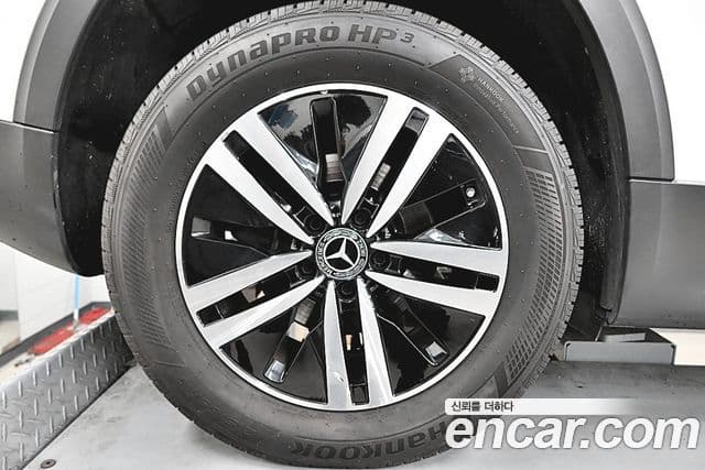 Mercedes-Benz GLB-Class 2021 — Photo 17/20