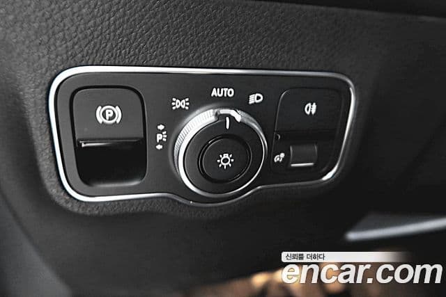 Mercedes-Benz GLB-Class 2021 — Photo 16/20