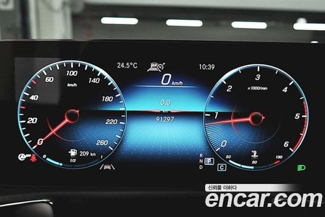 Mercedes-Benz GLB-Class 2021 — Photo 8/20