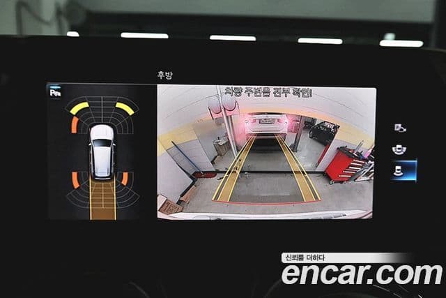 Mercedes-Benz GLB-Class 2021 — Photo 2/20