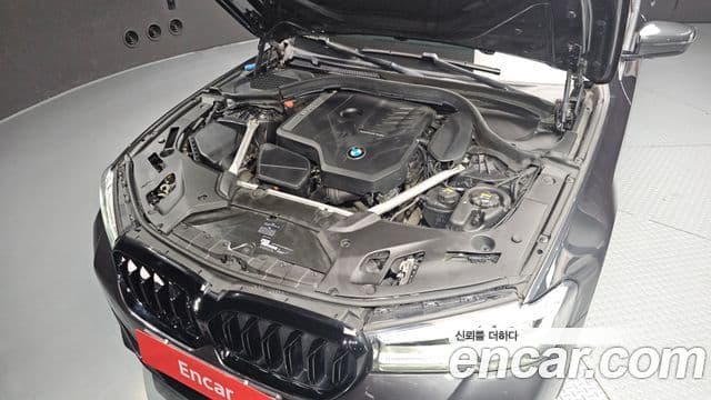 BMW 5 Series 2020 — Şəkil 10/30