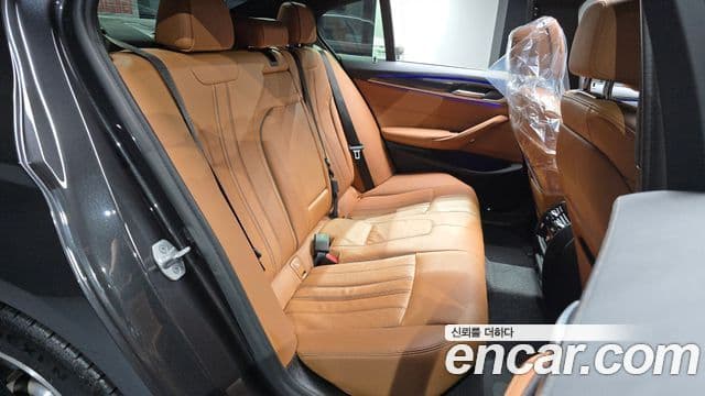 BMW 5 Series 2020 — Şəkil 14/30