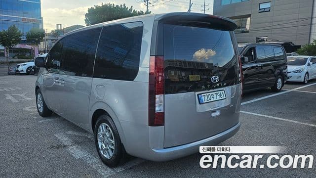 Hyundai Staria 2023 — Фото 3/16