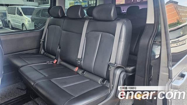Hyundai Staria 2023 — Фото 4/16
