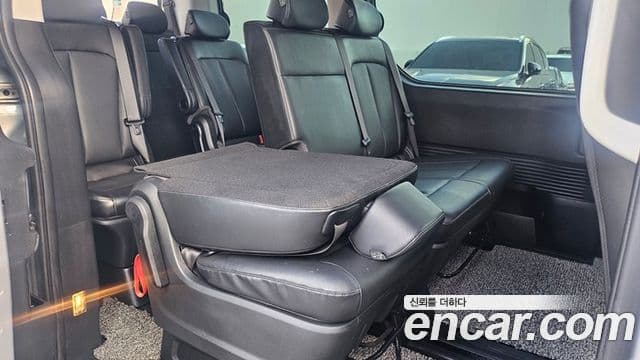 Hyundai Staria 2023 — Photo 9/20