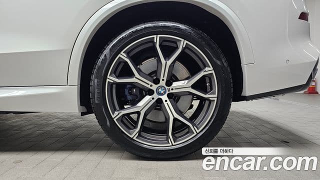 BMW X5 2021 — Photo 17/32