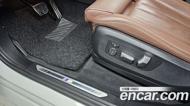 BMW X5 2021 — Photo 23/32