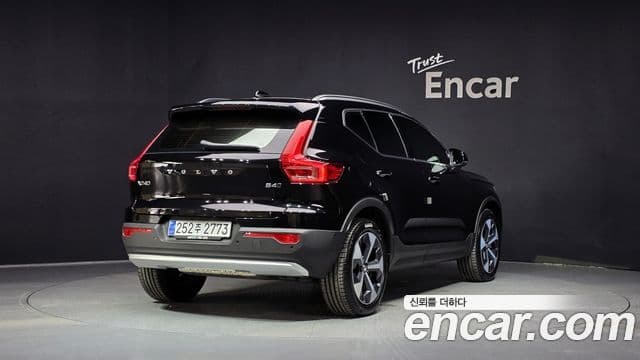 Volvo XC40 2025 — Şəkil 2/20