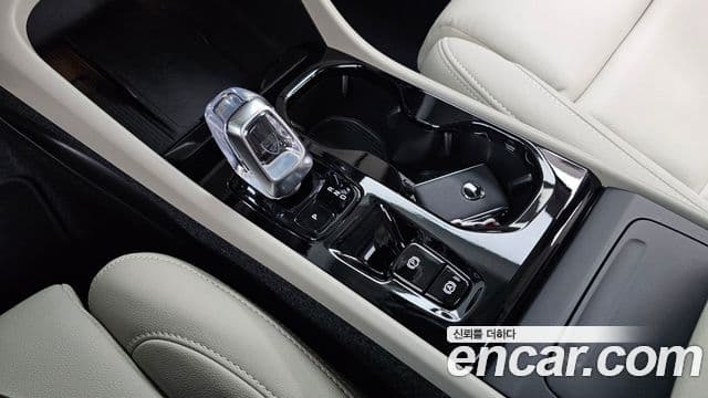 Volvo XC40 2025 — Şəkil 9/20
