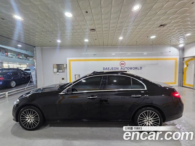 Mercedes-Benz C-Class 2024 — ფოტო 4/17