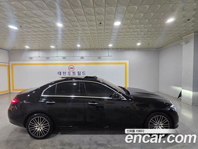 Mercedes-Benz C-Class 2024 — ფოტო 7/17