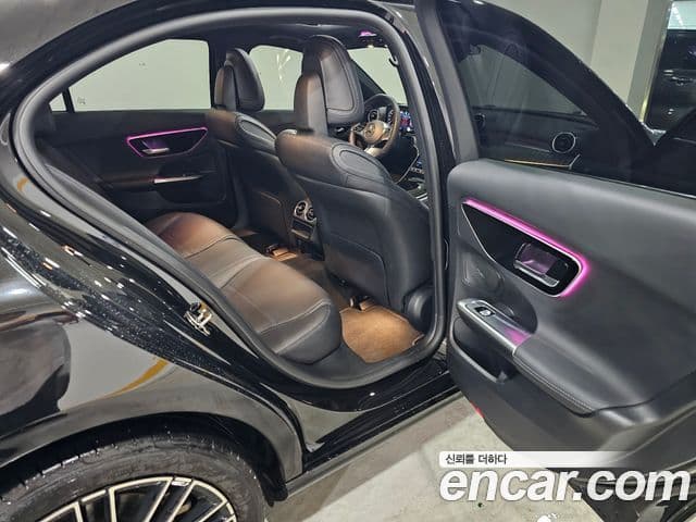 Mercedes-Benz C-Class 2024 — ფოტო 8/17