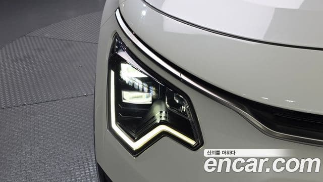 Kia Niro 2024 — Photo 8/36