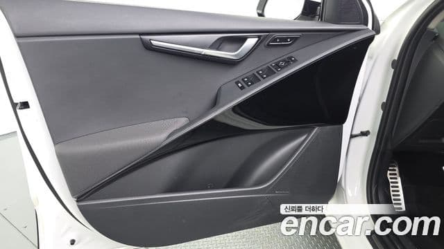 Kia Niro 2024 — Photo 33/36