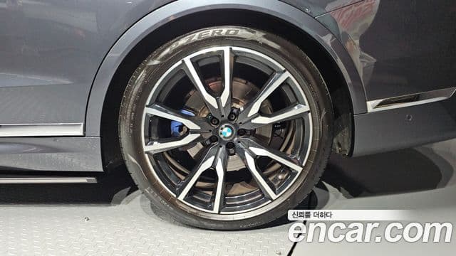 BMW X7 2020 — Photo 12/32